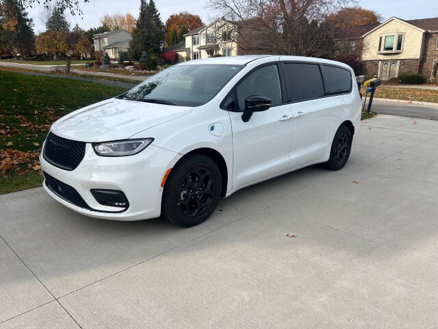 chrysler pacifica phev 2024 2C4RC1S71RR111920 image chrysler pacifica phev 2024 2C4RC1S71RR111920 image